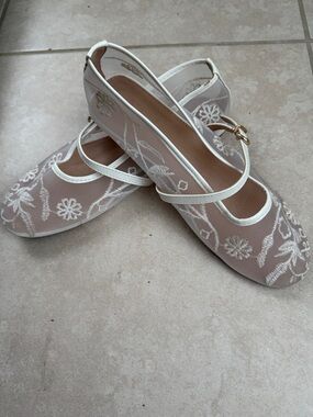 Women's White Floral Mesh Mary Jane Flats